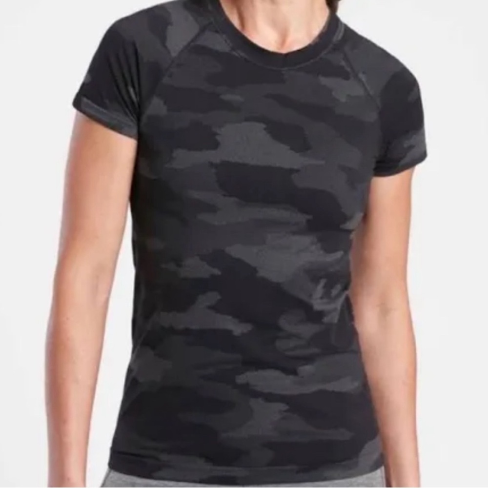 athleta momentum seamless shirt in camo